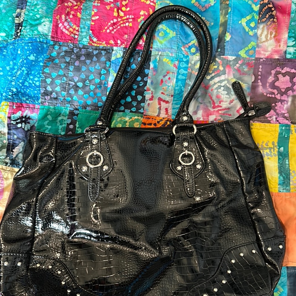 Black faux snake skin like purse multiple zip pockets